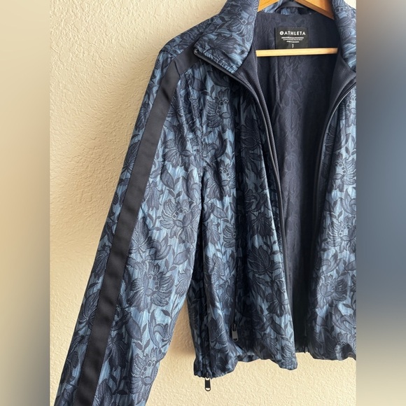 ATHLETA Sightseer Lace Ethereal Bloom Cottage Blue Jacket Size Small P - Picture 9 of 12